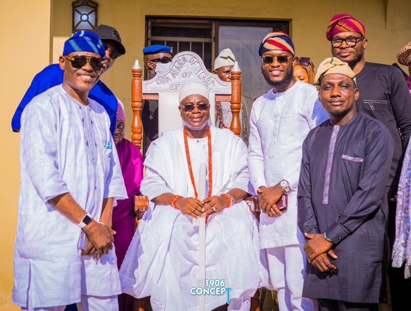 Alara of Ilara Kingdom, Oba Olukayode Olufolarin Ogunsanwo (center) with the Novarick Team, during the Ebi Festival celebrations in Epe